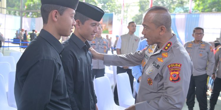 Dukung Program Pemerintah, Polda Jabar Gelar Gerakan Pangan Murah Sampai ke Pesantren