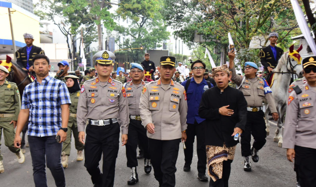 Kapolrestabes Bandung Amankan Karnaval Kirab Budaya HUT ke-80 Jawa Barat