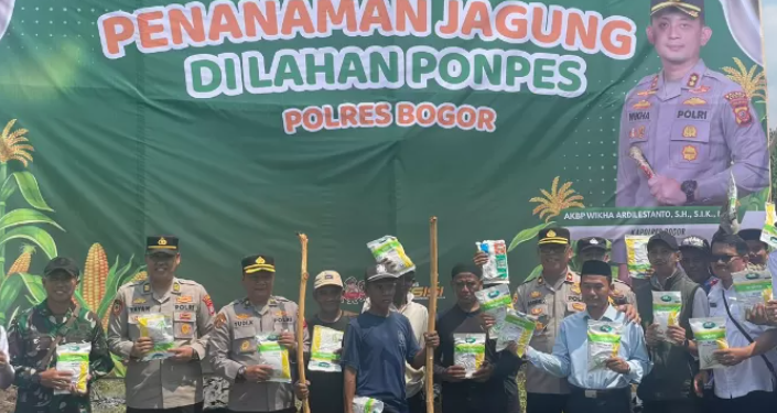 Polres Bogor Tanam Jagung Hibrida di Dua Ponpes, Dukung Ketahanan Pangan Nasional