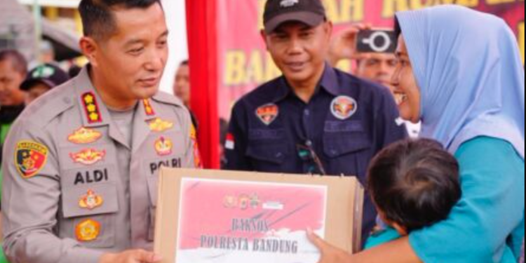Polresta Bandung Gelar Bakti Sosial dan Bakti Kesehatan di Ciparay
