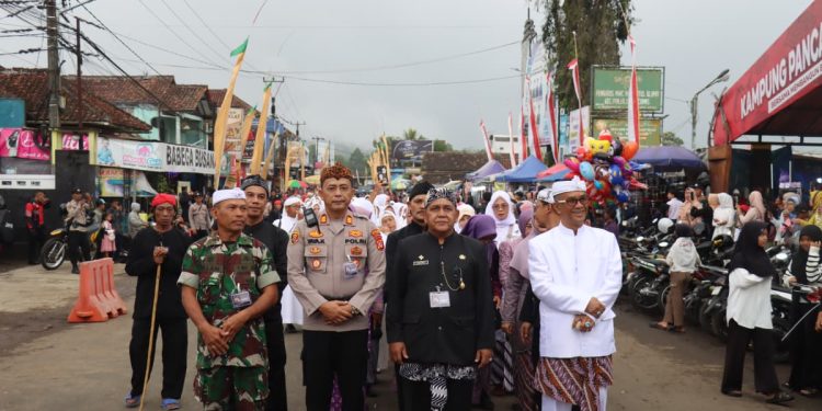Upacara Adat Nyangku dan Festival Budaya Panjalu 2025 Kembali Digelar Meriah, Polres Ciamis Hadir Kawal Keamanan