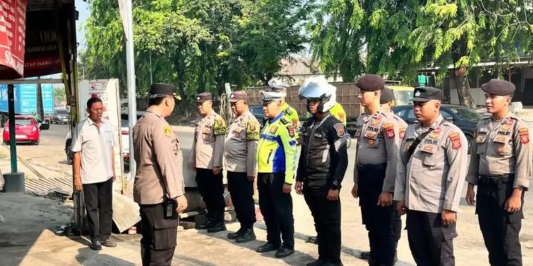 Polres Karawang Kawal Keberangkatan Massa Hari Tani Nasional ke Gedung DPR RI