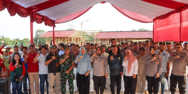 Polresta Cirebon dan Masyarakat Lemahabang Bersatu Padu, Sukseskan Penanaman Jagung untuk Ketahanan Pangan Nasional