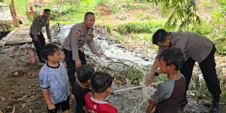 Melalui Program ‘Polisi Baik’, Polres Bogor Atasi Krisis Air Bersih 150 KK di Tenjo