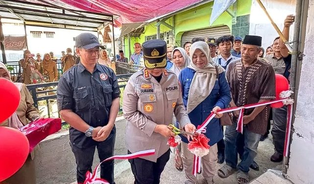 HUT ke-77 Polwan: Polresta Cirebon Kolaborasi dengan Warga dan Komunitas Renovasi Rumah Tak Layak Huni