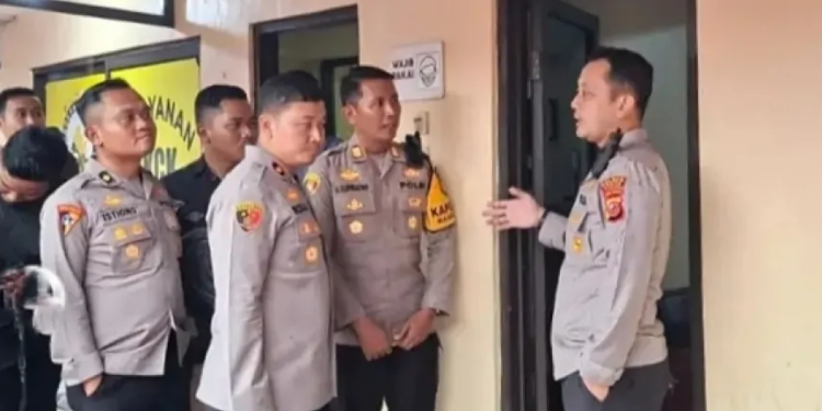 Kapolres Bogor Tekankan Kebersihan dan Pelayanan Prima Saat Kunjungi Polsek Nanggung