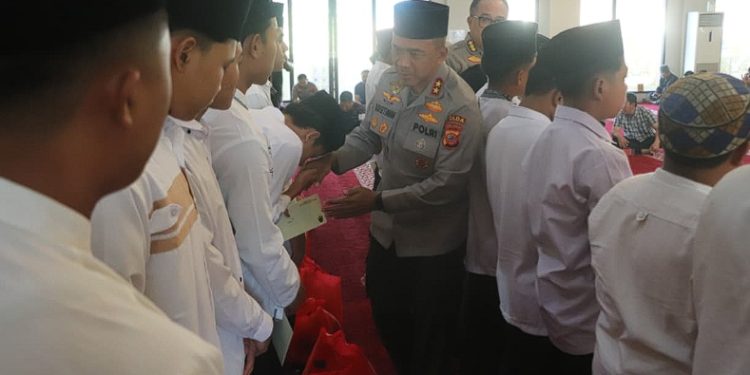 Kapolda Jabar Gelar Doa Bersama dengan Anak Yatim dan Personel Polda untuk Kedamaian Bangsa