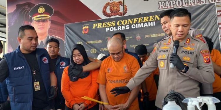 Satresnarkoba Polres Cimahi Tangkap Suami Istri Pengedar Ganja, Barang Bukti 3,7 Kg Disita