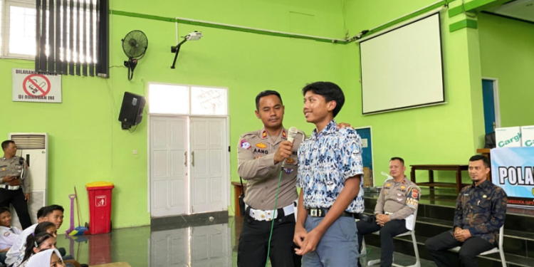 Polantas Menyapa Anak Sekolah, Satlantas Polres Garut Tanamkan Disiplin Berlalu Lintas Sejak Dini di SMKN 1