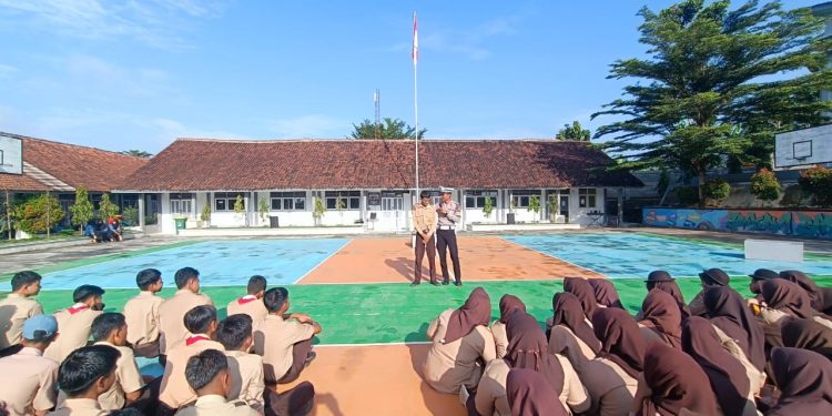 Polres Banjar Sasar Pelajar, Tekan Angka Kecelakaan dengan Program ‘Polisi Menyapa’ di SMK Negeri 4