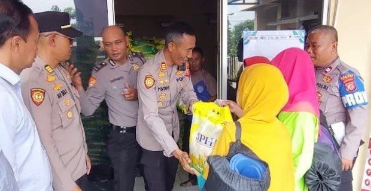 Polisi Gelar Gerakan Pangan Murah Di Cimahi Selatan