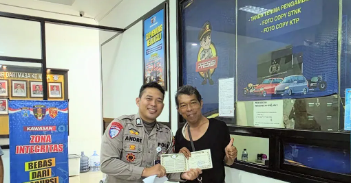 “Polantas Menyapa” Sapa Warga di Satlantas Polres Bogor, Berikan Pelayanan BPKB Humanis