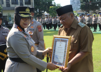 Polresta Cirebon Beri Penghargaan Anggota Berprestasi dan Desa Presisi Terbaik, Kuwu Ciawigajah Sampaikan Apresiasi