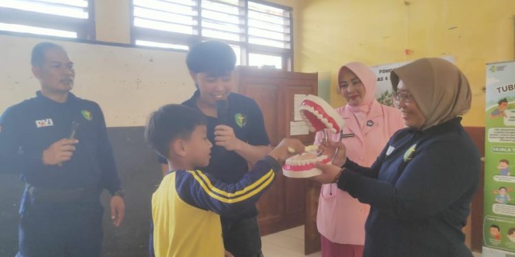 Polres Garut Edukasi PHBS Sejak Dini, Tanamkan Kebiasaan Hidup Bersih dan Sehat pada Siswa SDN Sukasono