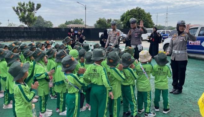 Tanam Disiplin Sejak Dini, Satlantas Polres Karawang Gelar Polisi Sahabat Anak