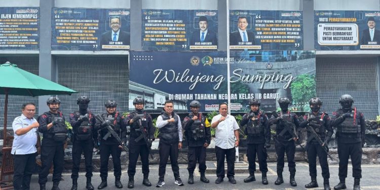 Jaga Stabilitas Kamtibmas, Brimob Polda Jabar Intensifkan Patroli Dialogis di Garut