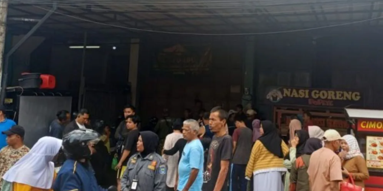 Polrestabes Bandung Evakuasi Jasad Pria Diduga Gantung Diri di Toko Beras Jatihandap, Keluarga Tolak Visum