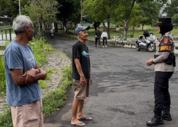 Polwan Polres Ciamis Gencarkan Patroli Humanis “Mojang Lodaya”, Imbau Kamtibmas di Pusat Kota