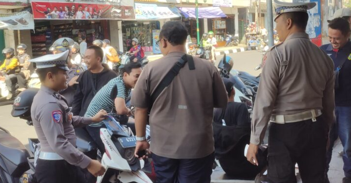 Merokok Saat Mengemudi Bahayakan Keselamatan, Sat Lantas Polres Garut Ingatkan Potensi Sanksi