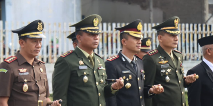 Peringati Hari Pahlawan 2025, Kapolres Garut Bersama Forkopimda Ikuti Upacara Ziarah Nasional di TMP Tenjolaya
