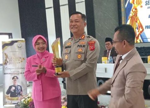 Humanis dan Berintegritas, Kapolres Ciamis Borong Dua Penghargaan Kepemimpinan