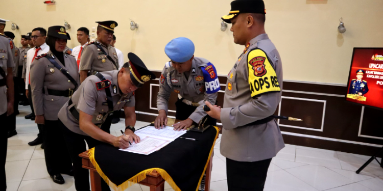 Polres Subang Gelar Upacara Serah Terima Jabatan Pejabat Utama dan Kapolsek Jajaran