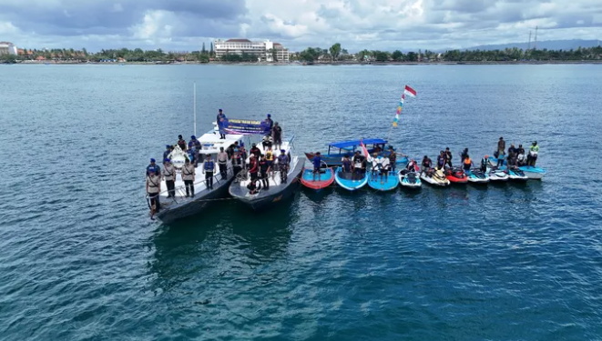 Polres Pangandaran Gelar Tabur Bunga di Teluk Pananjung, Peringati HUT Ke-75 Polairud
