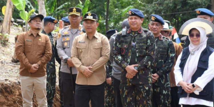 Brimob Salurkan Bantuan Alsintan dan Sembako untuk Petani Sukabumi, Dukung Ketahanan Pangan Nasional