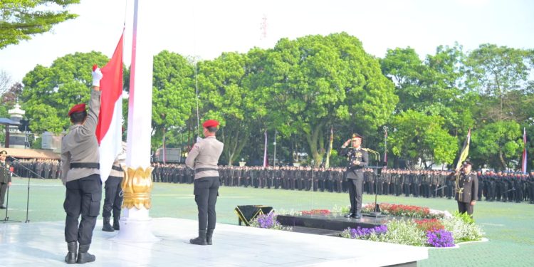 Polda Jabar Gelar Upacara Peringatan Hari Pahlawan, Kapolda Ajak Teladani Semangat Perjuangan