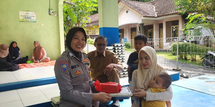 Polres Ciamis Pantau Program Makan Bergizi Gratis di Desa Pusakanagara untuk Dukung Tumbuh Kembang Anak