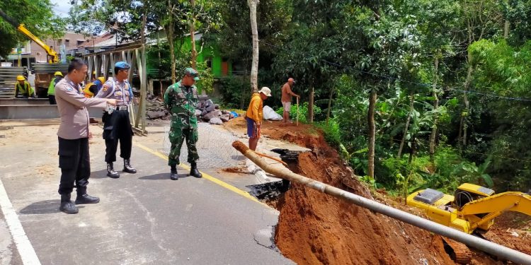 Polres Ciamis Kawal Pembangunan Jembatan Bailey, Bukti Polisi Humanis Dukung Infrastruktur Wilayah