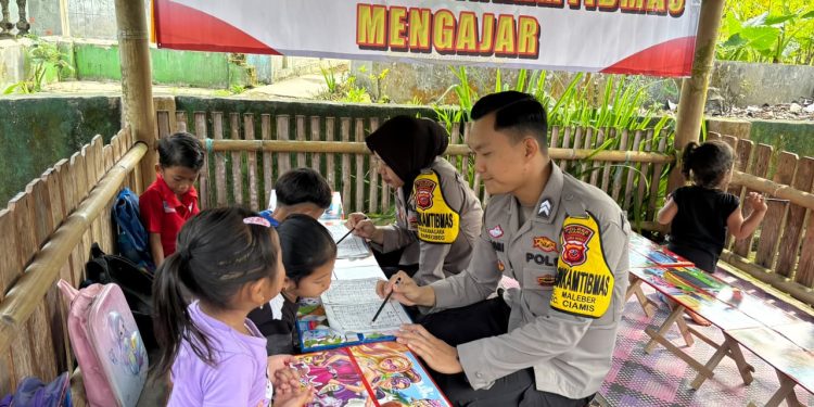 PolresCiamis Gelar Program Polwan Bhabinkamtibmas Mengajar di Yayasan Al Marhamah