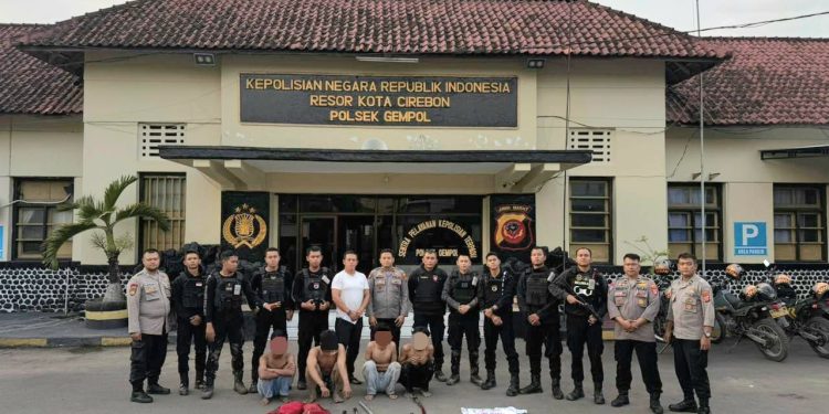 Tim Raimas Macan Kumbang 852 Polresta Cirebon Amankan Empat Pemuda Bawa Sajam di Palimanan