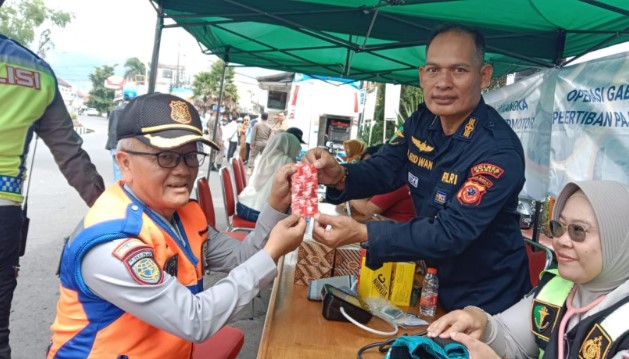 Operasi Zebra Lodaya 2025 : Polres Garut Terjunkan Tim Sidokkes Cek Kesehatan Petugas dan Pengendara