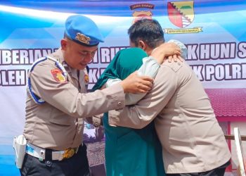 Wujudkan Harapan dan Kesejahteraan, Polsek Pameungpeuk Resmikan Kembali Rumah Baru Program Bedah Rutilahu untuk Warga Kurang Mampu