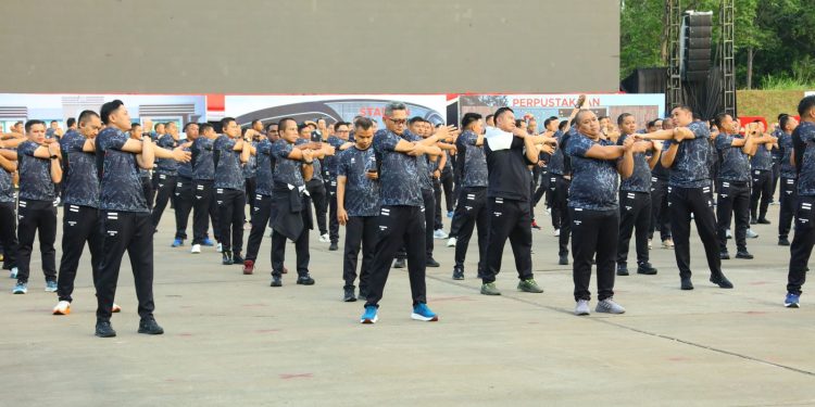 Jelang Pemberian Materi Apel Kasatwil 2025, Kapolda dan Kapolres se Indonesia Olahraga Bersama