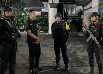 Brimob Polda Jabar Gelar Patroli Dialogis Harkamtibmas di Wilayah Pacet-Cipanas