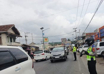 Urai Kepadatan Jalur Selatan, Satlantas Polres Garut Terapkan Sistem One Way di Limbangan dan Kadungora