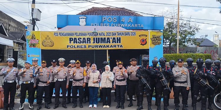 Perkuat Pengamanan Nataru, Satbrimob Polda Jabar Gelar Patroli Dialogis di Gereja dan Pusat Keramaian Purwakarta