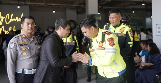 Polres Cimahi Siagakan Personel Jaga Gereja dan Antisipasi Kemacetan di Kawasan Wisata Lembang