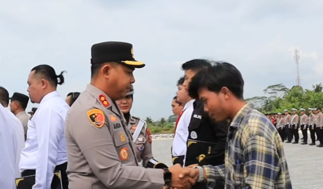 Polres Pangandaran Beri Penghargaan dan Resmikan Lapangan Apel “Setia”
