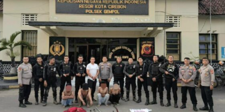 Bawa Lima Sajam, Empat Pemuda Diamankan Tim Raimas Macan Kumbang Polresta Cirebon di Palimanan