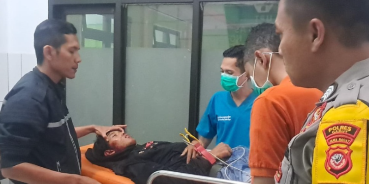 Polsek Bayongbong Evakuasi Kecelakaan Beruntun di Jalan Raya Bayongbong-Maktal