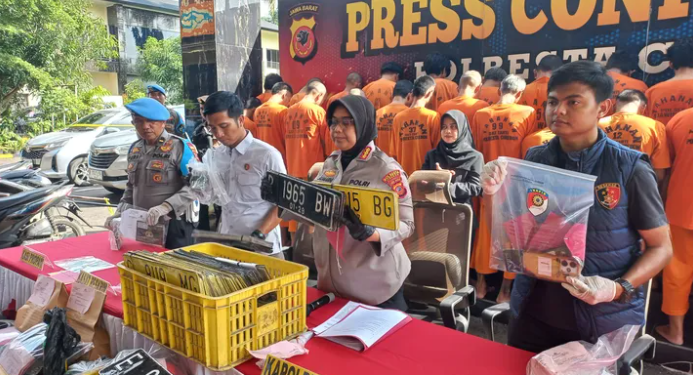 Polresta Cirebon Ungkap Penyalahgunaan BBM Solar Bersubsidi, Dua Tersangka Diamankan