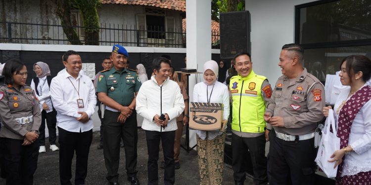 Kapolres Purwakarta Dukung Penuh Peluncuran Samsat Drive Thru “Sadewa” untuk Pelayanan Pajak yang Lebih Cepat