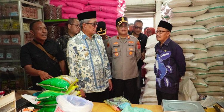 Forkopimda Kota Banjar Gelar Sidak untuk Stabilkan Harga Bahan Pokok Jelang Natal dan Tahun Baru
