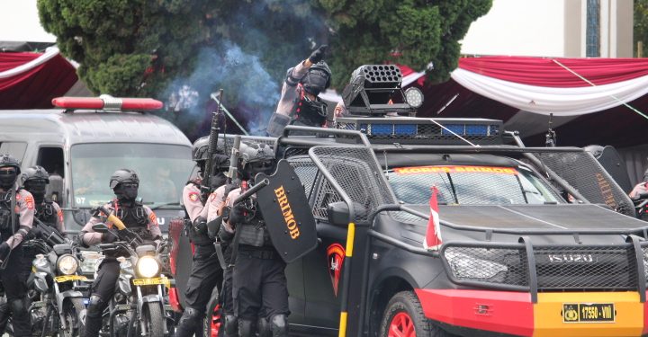 Peragaan Menembak, Demo Taktis, Langkah Defile dan  Marching Band   Berikan  Kebanggaan Pada Polisi, Orang Tua dan Masyarakat