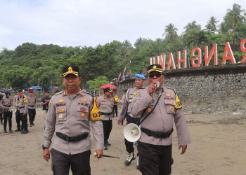 Kapolres Sukabumi Berikan Himbauan Keselamatan kepada Pengunjung Wisata Pantai Palabuhanratu