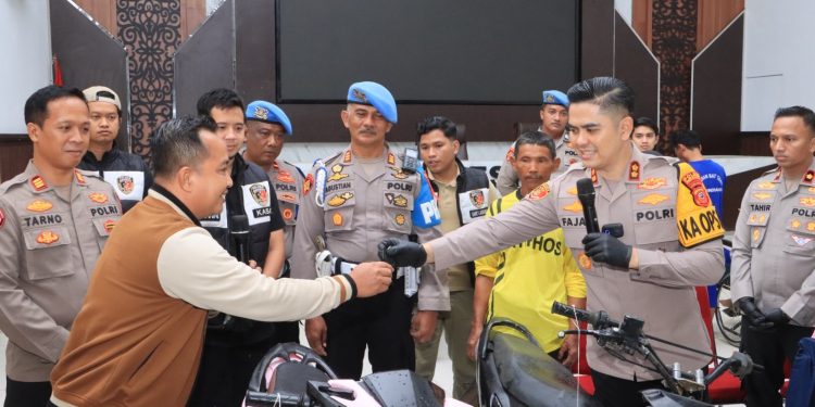 Kisah Haru di Polres Indramayu, Warga Indramayu Lega Motor Yang Hilang Telah Kembali