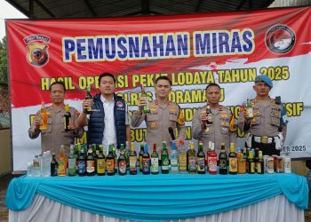 Indramayu Bebas Miras: Ribuan Botol Miras Hasil Operasi Pekat Dilindas Buldoser Jelang Tahun Baru!